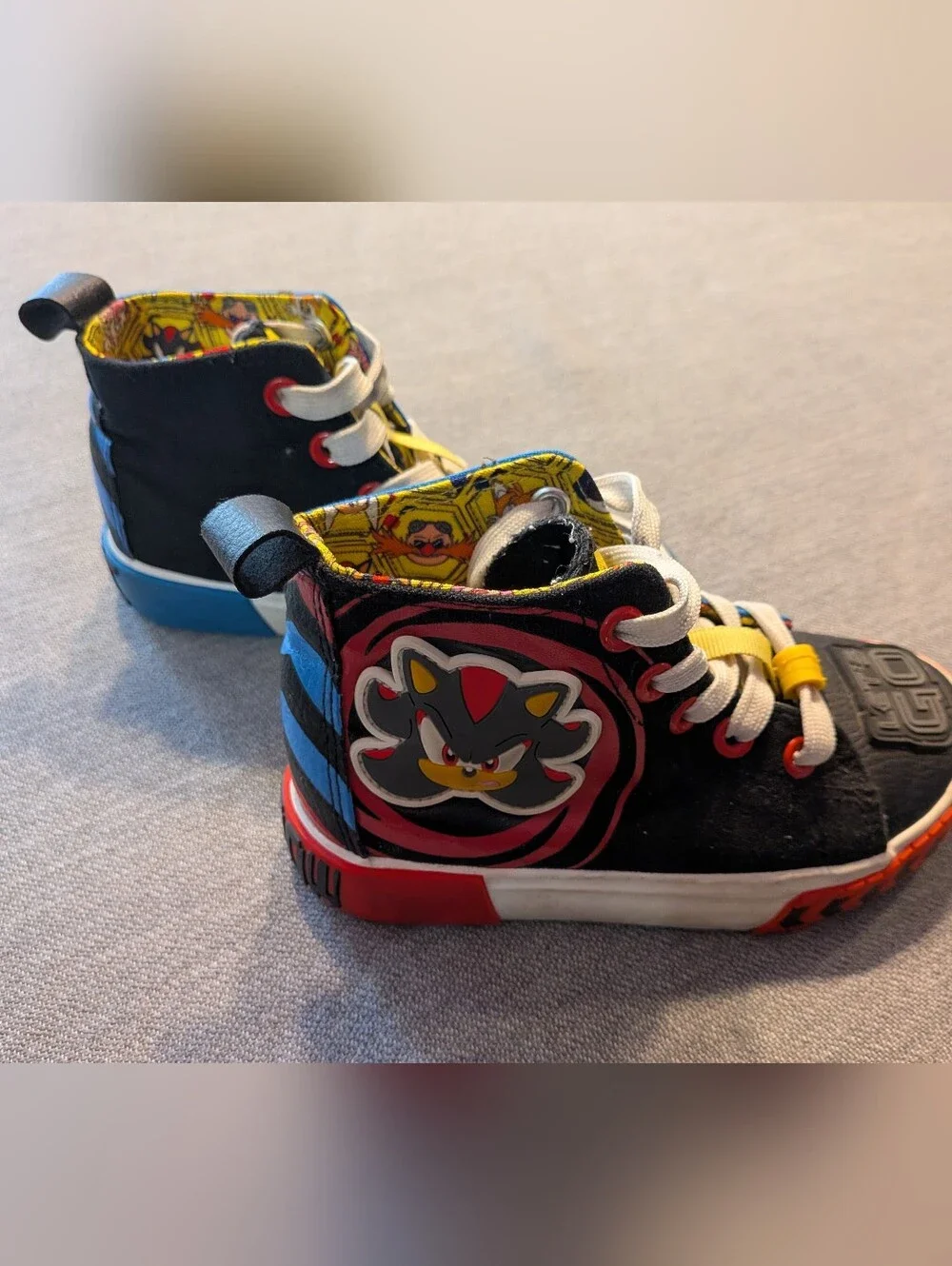 Sonic the Hedgehog Youth Size 11 Blue High Top Lace-Up Sneakers